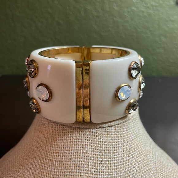 NWOT Neiman Marcus Cream Ceramic Bracelet With Green And Clear Stones - Picture 3 of 7